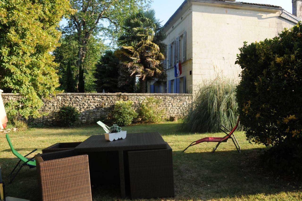 Les Demeures De La Laigne Bed & Breakfast Allas-Bocage Екстериор снимка